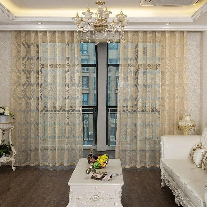 Rideaux élégants pour salon, design raffiné avec motifs décoratifs, parfaits pour une ambiance lumineuse et chic. Idéal pour les intérieurs avec une décoration classique et sophistiquée. Ajoute une touche de charme à votre espace de vie.
