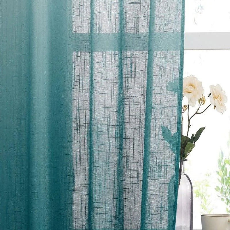 Rideau translucide bleu-vert élégant, idéal pour un salon moderne. Design à motifs géométriques apportant une touche sophistiquée. Filtre la lumière naturellement tout en préservant l'intimité. Parfait pour créer une ambiance apaisante dans n'importe quelle pièce de la maison.