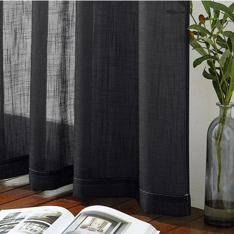 Rideaux élégants noirs, design moderne pour décoration intérieure. Parfaits pour le salon ou la chambre, ces rideaux ajoutent une touche sophistiquée et contemporaine à votre espace. Idéal pour moduler la lumière tout en préservant votre intimité. Accessoire incontournable pour sublimer la décoration de votre maison.