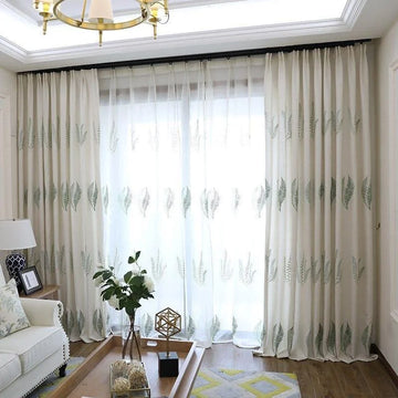 Rideaux décoratifs avec motifs de fougères, idéals pour un salon élégant. Apportez une touche naturelle et lumineuse à votre intérieur avec ces rideaux aux motifs végétaux. Parfaits pour filtrer la lumière tout en ajoutant une ambiance apaisante à votre espace de vie. Transformez votre pièce avec ces rideaux modernes et stylés, facilement intégrables à tous types de décoration.