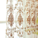 Voilage élégant avec motifs floraux, idéal pour ajouter une touche de sophistication à votre intérieur. Ce rideau translucide permet de filtrer la lumière tout en décorant votre espace avec raffinement. Parfait pour le salon ou la chambre à coucher, il s'harmonise avec différents styles de décoration d'intérieur.