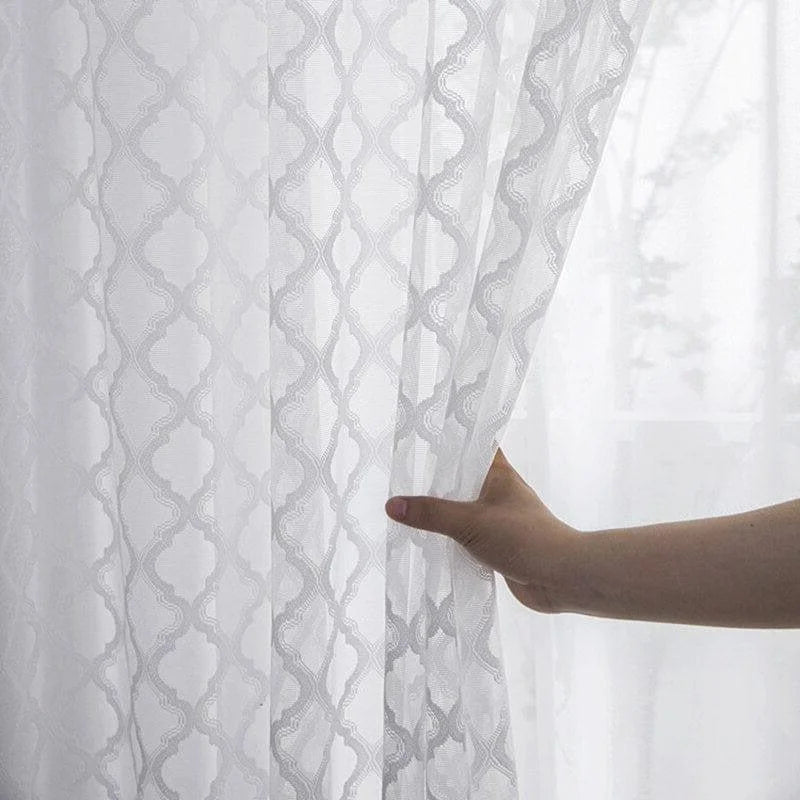 Voilage décoratif pour intérieur, design géométrique, ambiance lumineuse et élégante, idéal pour salon ou chambre, facile à installer.
