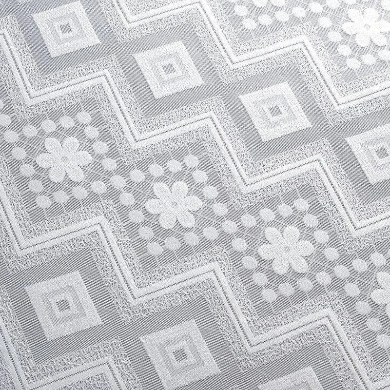Motif géométrique avec fleurs et figures angulaires blanches sur fond gris, idéal pour décorer des intérieurs modernes et élégants. Ce design raffiné ajoute une touche de sophistication et de style à n'importe quelle pièce. Parfait pour les projets de décoration ou d'ameublement nécessitant une touche contemporaine.