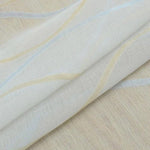 Tissu élégant avec motifs subtils de lignes ondulées colorées, parfait pour la décoration intérieure et la confection de rideaux. Ce design ajoute une touche délicate et moderne à tout espace de vie, idéal pour illuminer un salon ou une chambre.