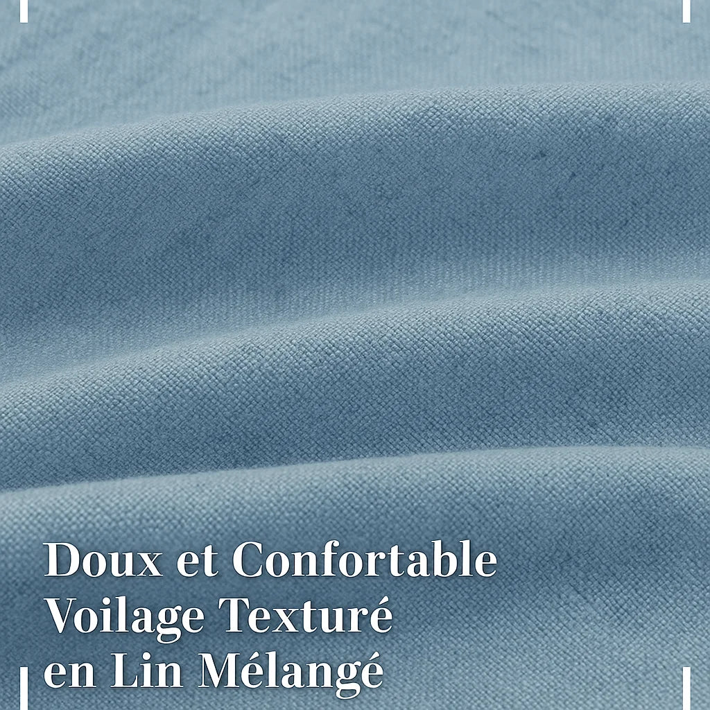 Zoom sur un tissu de voilage bleu texturé en lin mélangé avec la mention "Doux et Confortable".
