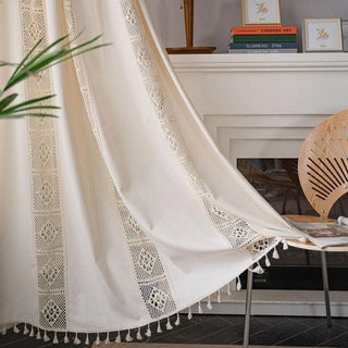 voilage bohème blanc cassé dentelle semi transparente franges motifs floraux tringle rideau vintage chambre