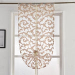 Rideau enroulable décoratif avec motifs floraux beige pour fenêtre, idéal pour ajouter une touche élégante à la décoration intérieure. Ajustable, ce rideau apporte une ambiance chaleureuse et lumineuse dans n'importe quelle pièce de la maison. Facile à installer, parfait pour salon ou chambre.