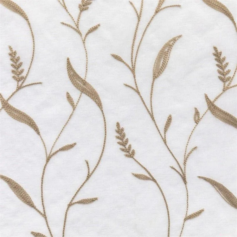 Tissu décoratif pour la maison avec motif brodé de feuilles et tiges, idéal pour confection de rideaux ou de coussins élégants. Design raffiné, apporte une touche naturelle et sophistiquée à votre décoration intérieure. Parfait pour créer une atmosphère chaleureuse et accueillante dans votre espace de vie.