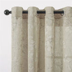 Rideau décoratif beige avec motifs floraux, idéal pour ajouter une touche d'élégance à votre intérieur. Dispose d'œillets métalliques pour une installation facile sur tringle. Parfait pour le salon, la chambre ou le bureau.