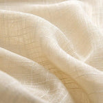 Texture douce de tissu crème, plissé avec élégance, idéale pour la décoration intérieure moderne ou la confection d'accessoires raffinés. Aspect élégant et neutre, parfait pour s'harmoniser avec différents styles de décoration.