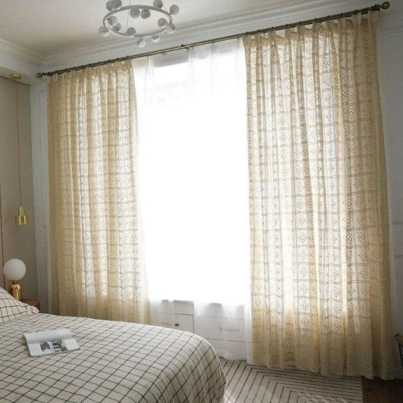 Rideaux élégants pour chambre à coucher, offrant une ambiance chaleureuse et accueillante. Idéaux pour tamiser la lumière et ajouter une touche de sophistication à votre espace. Parfaits pour les décorations contemporaines, accentuant l'élégance et le confort dans votre intérieur.