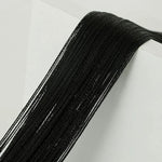 Bobine de fil noir pour création artisanale, projet de couture, ou personnalisation d'objets, idéale pour embellir et renforcer vos travaux créatifs.