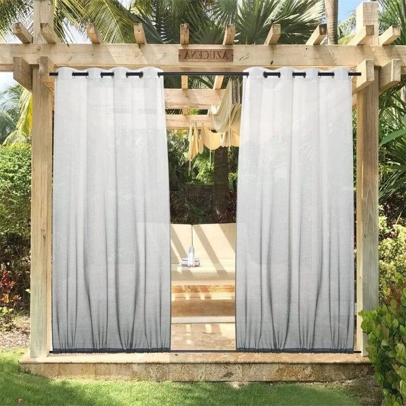 Panneaux de rideaux pour pergola extérieure élégante, idéals pour créer un espace ombragé et intime dans le jardin. Ces rideaux contemporains ajoutent une touche décorative et sophistiquée aux espaces extérieurs. Solution parfaite pour profiter des journées ensoleillées tout en restant à l'abri des regards indiscrets. Parfait pour une ambiance relaxante et chaleureuse.