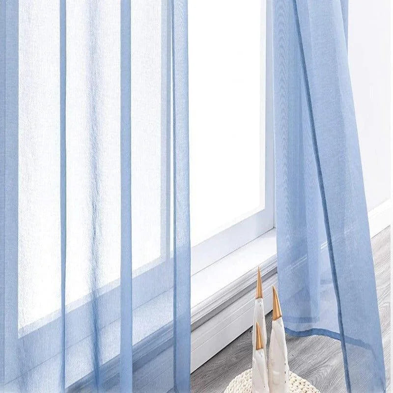 Voilage bleu translucide pour fenêtres, ajoutant une touche élégante et aérée à votre intérieur. Idéal pour filtrer la lumière tout en préservant l'intimité. Parfait pour décorer un salon, une chambre ou un bureau. Accessoire d'intérieur moderne et chic.