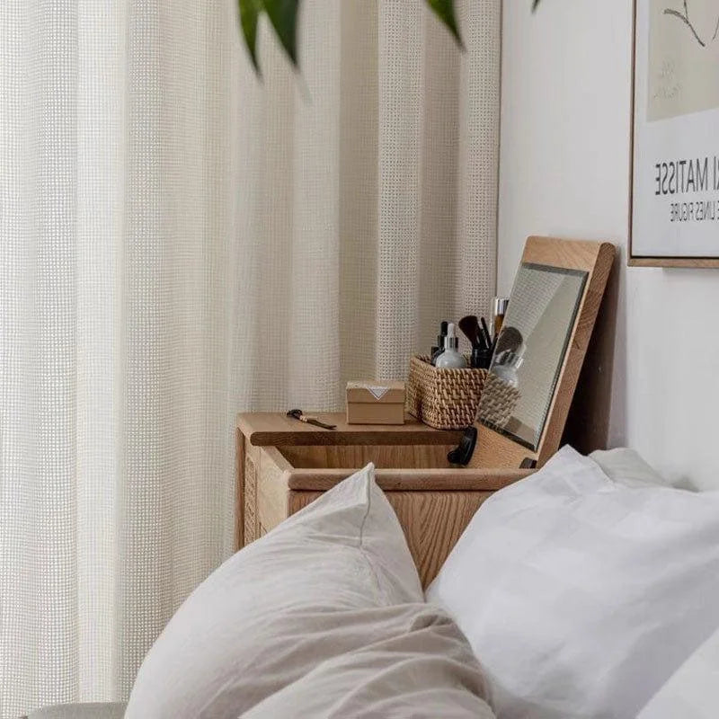 Table de chevet moderne avec miroir intégré pour chambre élégante, équipée de rangements pratiques et d'un panier pour accessoires, idéale pour optimiser l'espace et apporter une touche de sophistication à votre intérieur.