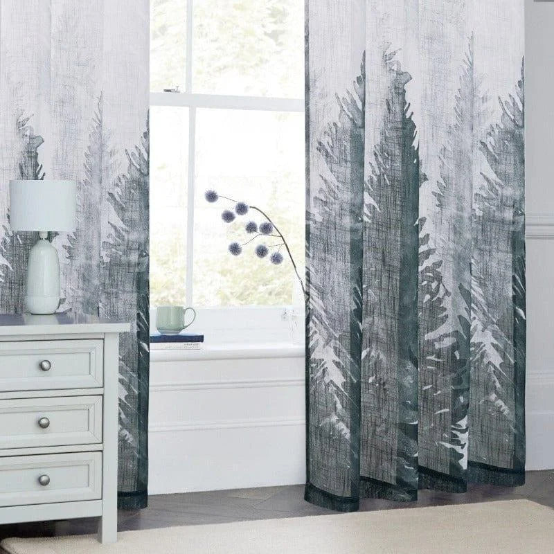 Rideaux élégants avec motif de paysage forestier moderne pour salon, éclairage naturel diffus, atmosphère apaisante, design chic et décoratif, parfaits pour rehausser la décoration intérieure de votre maison.