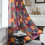 Rideau coloré patchwork avec motifs géométriques et floraux, idéal pour ajouter une touche bohème et chaleureuse à votre salon. Ce tissu aux couleurs vives et variées s'harmonise parfaitement avec une décoration éclectique et moderne, offrant une ambiance accueillante et dynamique à votre espace. Profitez d'un design unique qui transforme l'atmosphère de votre intérieur.
