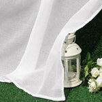 Rideau blanc élégant drapé sur une lanterne décorative, idéal pour créer une ambiance apaisante et lumineuse dans votre espace intérieur ou extérieur. Accessoire parfait pour votre décoration de maison, ajoutant une touche de sophistication et de charme naturel.