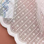 Voilage décoratif élégant pour fenêtres, motif floral délicat, bordure ondulée, idéal pour ajouter une touche de raffinement et d'intimité à votre intérieur, parfait pour le salon ou la chambre.