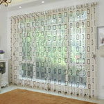 Rideaux élégants avec motifs géométriques carrés et rectangulaires, parfaits pour une décoration moderne du salon. Apportent une ambiance lumineuse et contemporaine tout en préservant l'intimité. Adaptés aux grandes baies vitrées, ces rideaux design ajoutent une touche raffinée à votre intérieur.