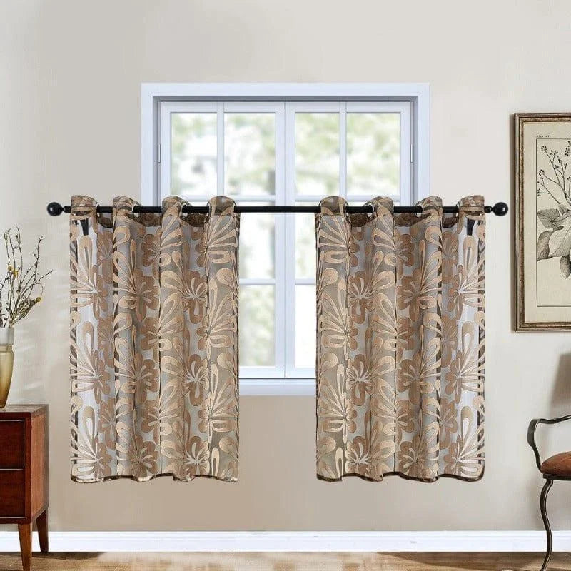 Rideaux à motifs floraux pour fenêtre, apportant une touche élégante et lumineuse au salon. Conception à œillets pour un accrochage facile. Idéal pour filtrer la lumière tout en améliorant la décoration intérieure. Adapté à différents styles de décoration, ajoutant charme et sophistication.