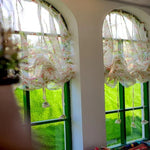 Rideaux romantiques pour fenêtres cintrées, ornés de motifs fleuris délicats, apportant une touche élégante et lumière douce à votre intérieur. Idéals pour créer une ambiance chaleureuse et accueillante dans toute pièce de la maison.