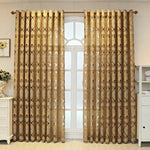 Rideaux élégants pour salon avec motifs décoratifs, suspendus dans un intérieur lumineux. Embellissez votre espace grâce à ces rideaux design chic, parfaits pour ajouter une touche chaleureuse et sophistiquée à votre maison. Accessoire idéal pour personnaliser votre décoration d'intérieur, ces rideaux offrent une combinaison de style et de fonctionnalité, permettant de moduler la lumière tout en décorant vos fenêtres avec goût.