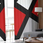 Rideaux design moderne avec motifs géométriques noirs, blancs et rouges. Idéals pour ajouter une touche contemporaine à votre salon. Ces rideaux habillent parfaitement les fenêtres tout en apportant une ambiance chic et sophistiquée à votre intérieur. Accessoire de décoration parfait pour les amateurs de style minimaliste et épuré.