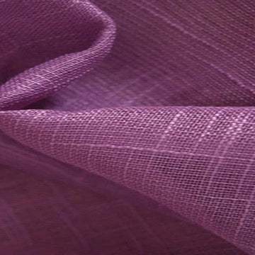 Tissu violet texturé, parfait pour la décoration intérieure et la confection, idéal pour ajouter une touche de couleur et de style à votre espace.
