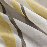 Voilage à rayures élégantes en jaune et marron pour décoration intérieure moderne. Tissu léger et fluide, idéal pour apporter une touche chic à votre salon ou chambre. Modèle parfait pour filtrer la lumière tout en préservant l'intimité. Parfait pour créer une ambiance chaleureuse et accueillante.