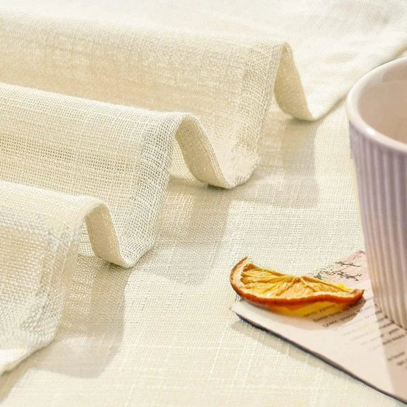 Chiffon beige élégant pour table, idéal pour décorer votre salle à manger ou salon. Mettez en valeur votre espace intérieur avec ce tissu de qualité qui ajoute une touche raffinée et moderne. Parfait pour des occasions spéciales ou un usage quotidien, apportant une ambiance chaleureuse et conviviale. Découvrez comment transformer votre décoration avec cet élément essentiel.