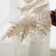 rideau blanc motifs végétaux branches feuilles translucide champêtre tringle rideaux beiges dorés