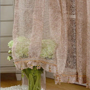 rideau dentelle rose blanc transparent romantique bordure perlée tringle dorée chambre coucher