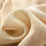 Tissu beige finely tissé, idéal pour la confection de vêtements et d'accessoires élégants. Texture légère et aérée, parfaite pour ajouter une touche raffinée à votre garde-robe ou décoration d'intérieur.