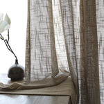 Rideaux élégants translucides de couleur beige clair, parfaits pour ajouter une touche de sophistication à votre intérieur. Ces rideaux laissent passer la lumière naturelle tout en préservant l'intimité, idéals pour le salon ou la chambre. Leur design moderne s'harmonise facilement avec une variété de styles de décoration, créant une ambiance chaleureuse et accueillante dans chaque pièce.