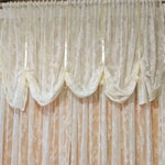 Rideaux élégants avec motifs floraux pour intérieur, apportant luminosité et raffinement à votre décoration. Idéal pour salons ou chambres, ajoutant une touche de sophistication.