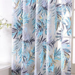 Rideau décoratif à motifs exotiques, idéal pour ajouter une touche tropicale à votre intérieur. Ce rideau coloré, avec des nuances de bleu et de gris, permet d'apporter élégance et lumière à votre salon, chambre ou bureau. Parfait pour les amateurs de décoration moderne et de style nature. Transformez votre espace en un havre de paix grâce à ce rideau tendance.