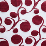 Motif circulaire rouge sur fond blanc, idéal pour ajouter une touche d'élégance à votre décoration intérieure. Parfait pour une utilisation créative dans la confection de textiles d'intérieur modernes et stylés. Ce design contemporain se marie facilement avec divers styles de décoration, offrant une esthétique visuelle attrayante et sophistiquée.