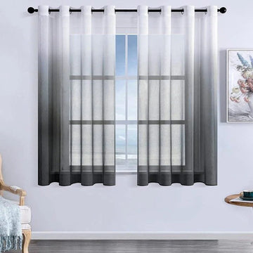 Rideau dégradé moderne pour salon, apportant une touche élégante et contemporaine à l'intérieur. Ce rideau offre une belle transition de couleurs, créant une ambiance apaisante tout en permettant à la lumière naturelle de filtrer doucement à travers. Idéal pour les fenêtres de salon ou de chambre à coucher, ajoutant style et confort à tout espace de vie. Installation facile sur tringle grâce à ses œillets pratiques.