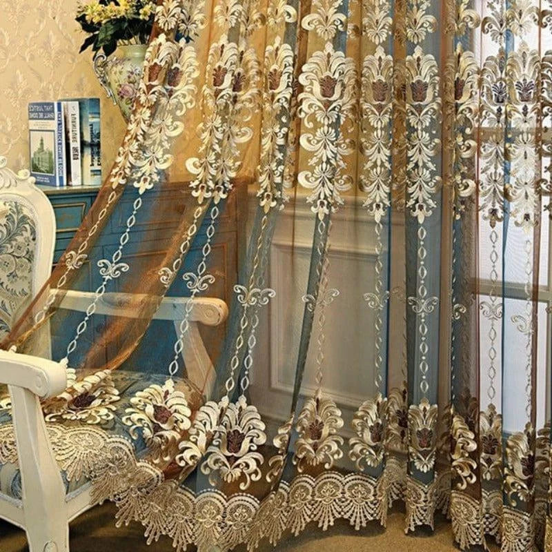 Rideaux élégants avec motifs floraux pour décoration intérieure, parfaits pour ajouter une touche de sophistication à votre salon ou votre chambre à coucher. Ces tentures à motifs complexes filtrent la lumière avec raffinement, transformant votre espace en un havre de paix et d'élégance. Disponibles en différentes tailles pour s'adapter à vos fenêtres, ces voilages décoratifs complètent idéalement une ambiance classique ou contemporaine.