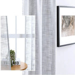 Rideaux translucides gris clair pour salon, parfaits pour ajouter une touche d'élégance moderne à votre décoration intérieure. Design raffiné et texture légère, ces rideaux filtrent doucement la lumière tout en préservant l'intimité. Idéaux pour habiller vos fenêtres avec style et simplicité, s'intégrant harmonieusement à tout type d'intérieur. Accessoire décoratif essentiel pour un espace de vie apaisant et lumineux.