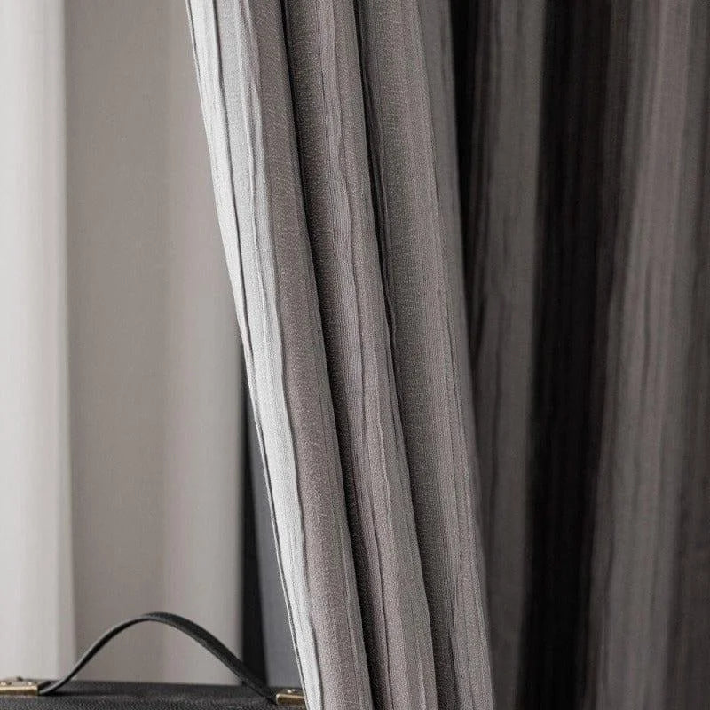 Rideaux élégants en nuances de gris, parfaits pour une ambiance moderne et raffinée dans votre intérieur. Ajoutant une touche sophistiquée, ces rideaux sont idéaux pour le salon, la chambre ou le bureau, offrant une excellente solution pour contrôler la luminosité et améliorer l'intimité. Faciles à installer, ils s'intègrent harmonieusement dans divers styles de décoration.