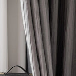 Rideaux élégants en nuances de gris, parfaits pour une ambiance moderne et raffinée dans votre intérieur. Ajoutant une touche sophistiquée, ces rideaux sont idéaux pour le salon, la chambre ou le bureau, offrant une excellente solution pour contrôler la luminosité et améliorer l'intimité. Faciles à installer, ils s'intègrent harmonieusement dans divers styles de décoration.