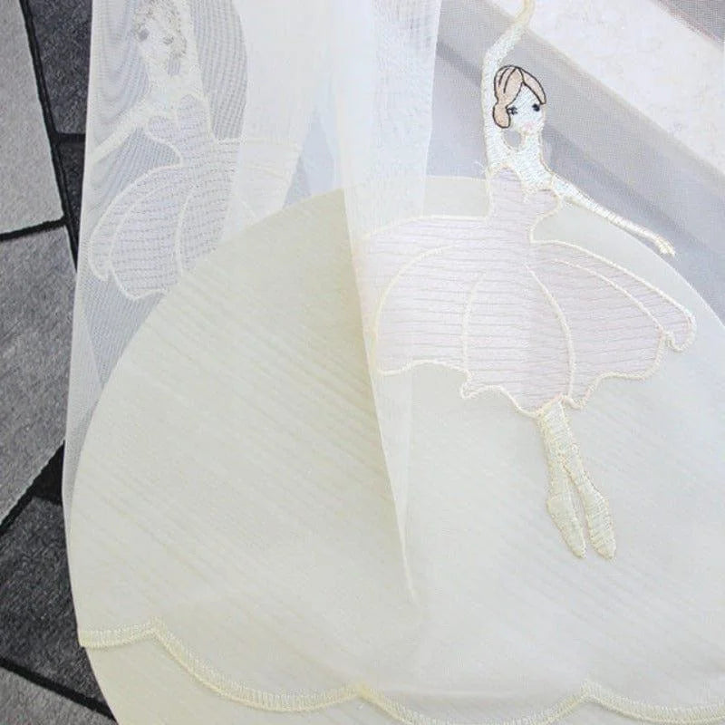 Rideau décoratif pour chambre d'enfant, motif danseuse, ambiance élégante et douce, idéal pour la décoration d'intérieur, accessoire de maison unique et charmant.