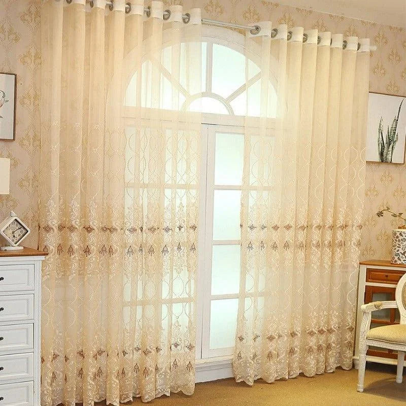 Rideaux élégants pour salon, design décoratif avec motifs raffinés. Parfaits pour habiller vos fenêtres tout en laissant passer la lumière. Idéal pour ajouter une touche de sophistication à votre intérieur. Faciles à installer avec leurs œillets métalliques.