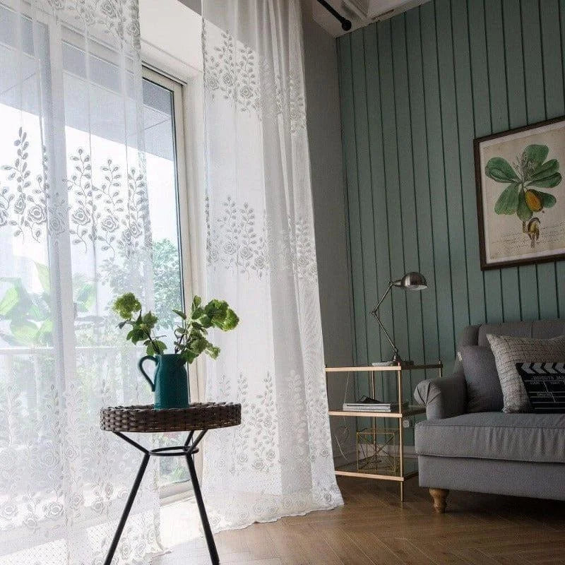 Rideaux élégants avec motifs floraux pour salon moderne, apportant une touche de lumière naturelle et de fraîcheur à votre intérieur. Parfaits pour une décoration chic et épurée, ces rideaux sublimeront votre pièce tout en assurant une ambiance cosy et accueillante. Complétez votre espace de vie avec ce design raffiné et intemporel.