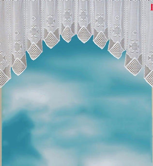 Voilage blanc décoratif avec motifs élégants, idéal pour habiller élégamment les fenêtres du salon ou de la chambre, apportant une touche de sophistication tout en filtrant légèrement la lumière. Accessoire essentiel pour la décoration intérieure, alliant esthétique et fonctionnalité.