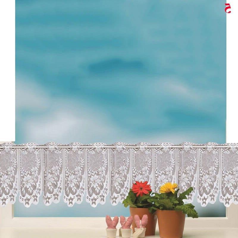 Voilage blanc avec motifs floraux délicats pour décoration de fenêtre, idéal pour apporter une touche élégante et lumineuse à votre intérieur. Ambiance printanière avec des plantes en pot colorées sur un rebord de fenêtre, fond de ciel bleu apaisant pour un cadre rafraîchissant.