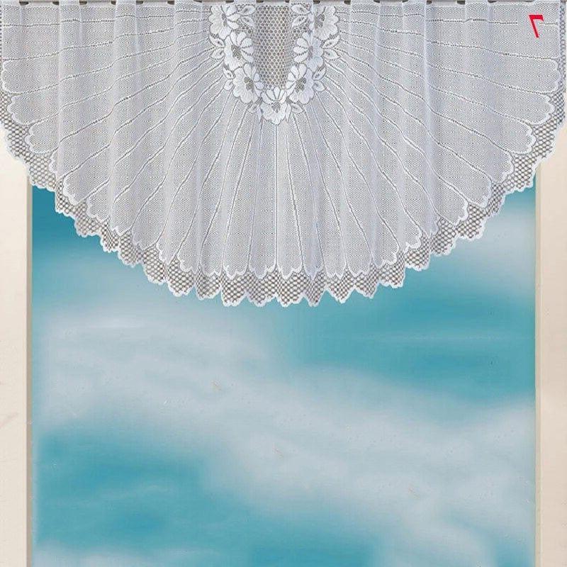 Rideau blanc élégant à motifs floraux, idéal pour embellir votre intérieur. Ce design raffiné apporte une touche de sophistication à vos fenêtres tout en laissant entrer la lumière naturelle. Parfait pour le salon, la salle à manger ou la chambre à coucher, ce rideau crée une ambiance apaisante et harmonieuse. Facile à installer, il convient à tout style de décoration intérieure.