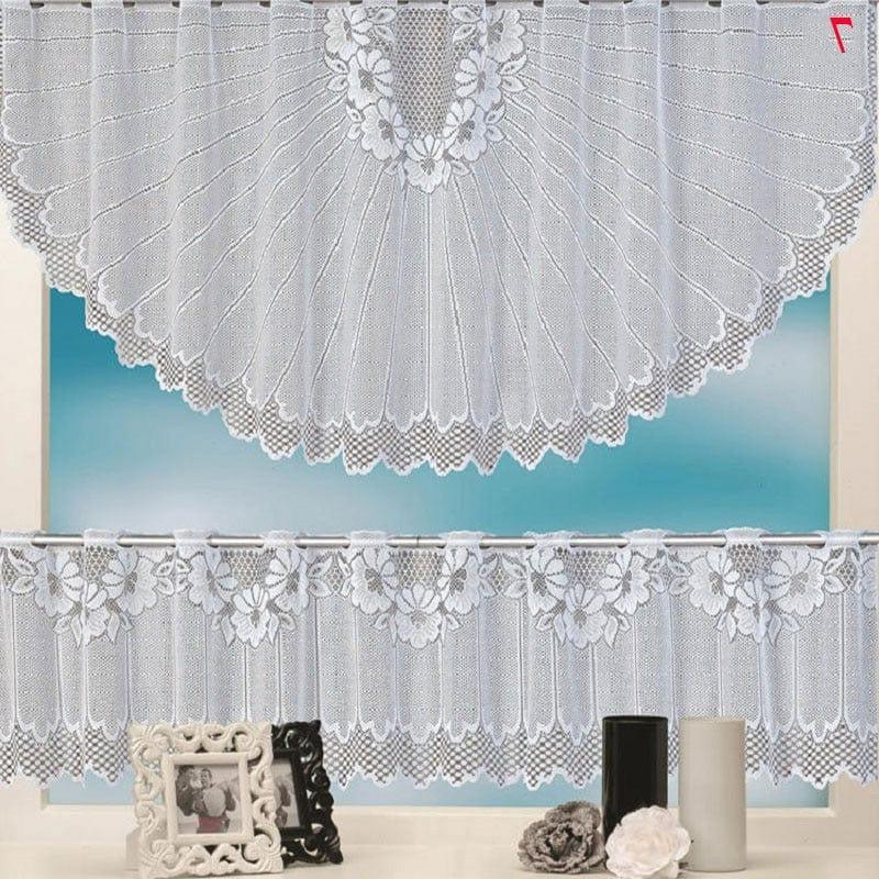 Voilage blanc élégant avec motifs floraux pour décoration de fenêtre, offrant une touche de charme et de sophistication à tout intérieur. Idéal pour ajouter de la lumière tout en préservant l'intimité de la pièce. Accessoire de décoration intérieur, adapté à divers styles de maison.